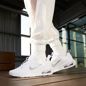 Nike Air Max INTRLK Lite Women's Shoes
